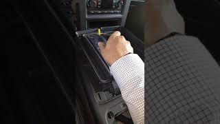 طريقة فك ديكور يد القير للهمر H2 2003-2007  Hummer H2 shifter trim removal