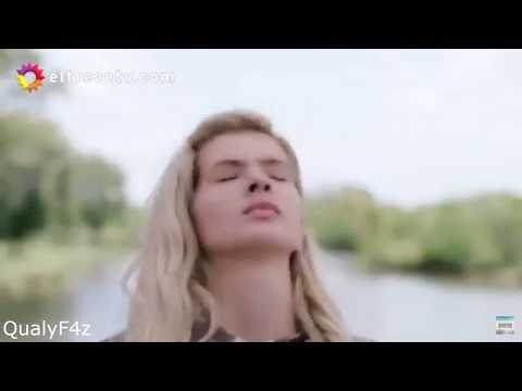 La China Suarez se tira de espalda y cae de frente, pero pasan cosas