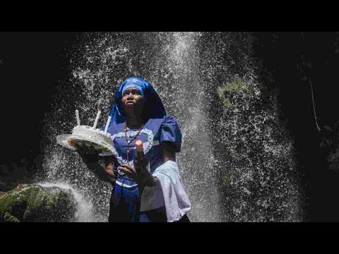 ELLE EST ASSISE SUR SA TOMBE - DMG TV - HISTOIRE MYSTIQUE