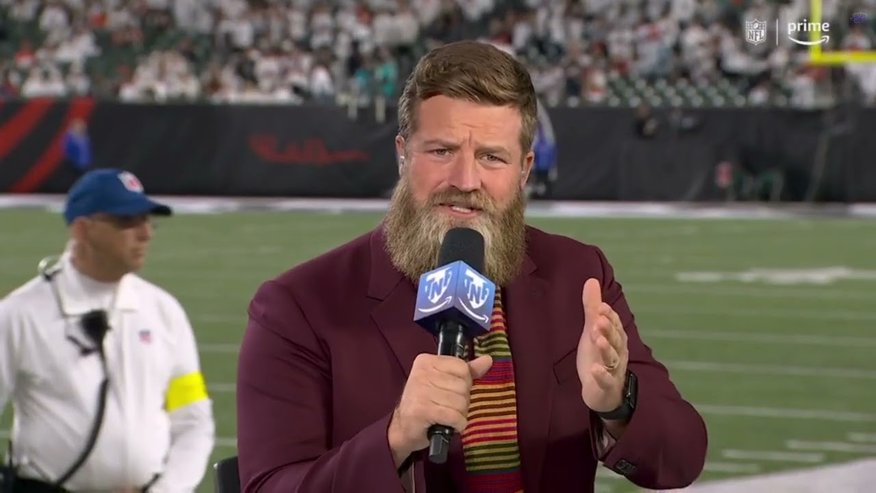 WATCH: Ryan Fitzpatrick Looks at the Wrong Camera