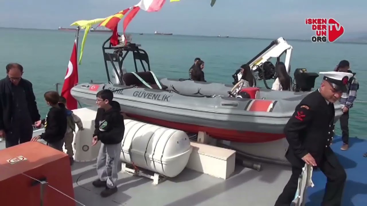 İskenderunlular TCSG-102 Kaan 29 Gemisini Ziyaret Etti