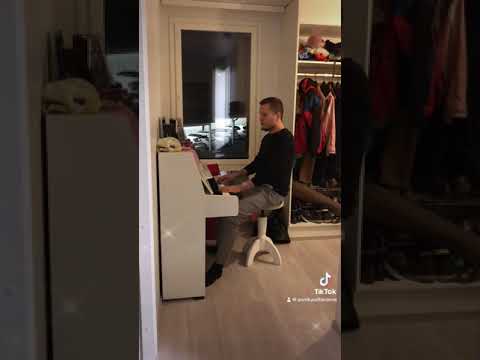 Jan Christian Arenius playing n singing Beautiful ❤️🙏🏽💫💫💫