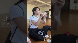 おにぎり食べながら乳揺れ