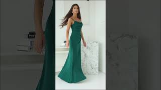 Tmavě zelené hladké bodycon šaty "Sylia" na tenká ramínka 