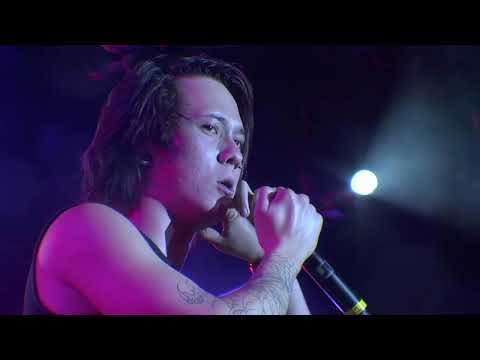 Roadrunner United - Replica (Live at the Nokia Theatre, New York, NY, 12/15/2005)