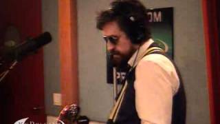 Eels performing "Prizefighter" on KCRW