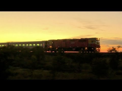 Vline Train At Sunrise (13/10/2011) - PoathTV