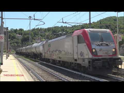 LA STROMBAZZATA DELLA E.494 CON UN MERCI DI CISTERNE A RONCO SCRIVIA. (GE) SAB. 10 - 7 - 2021.