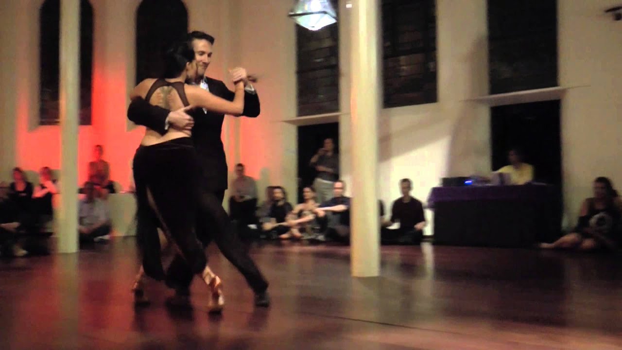 Video thumbnail for Samantha Dispari & Santiago Fina in Santa Milonguita (2) "Ilusion Azul" A.de Angelis