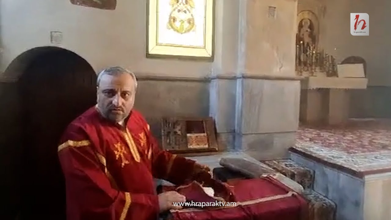 Գևորգ Սրբազանը պատարագից հետո յուրայինների հետ առանձնացավ