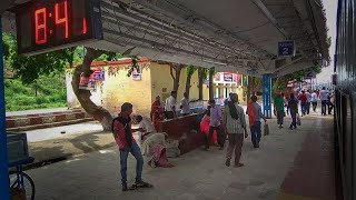 preview picture of video 'Arrival at Jhajha  Railway Station ! Onboard Gorakhpur Asansol Express'