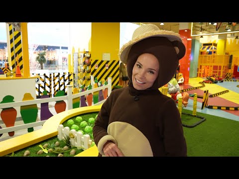 Маленькая Вера - Медведь на ферме - Видео для малышей