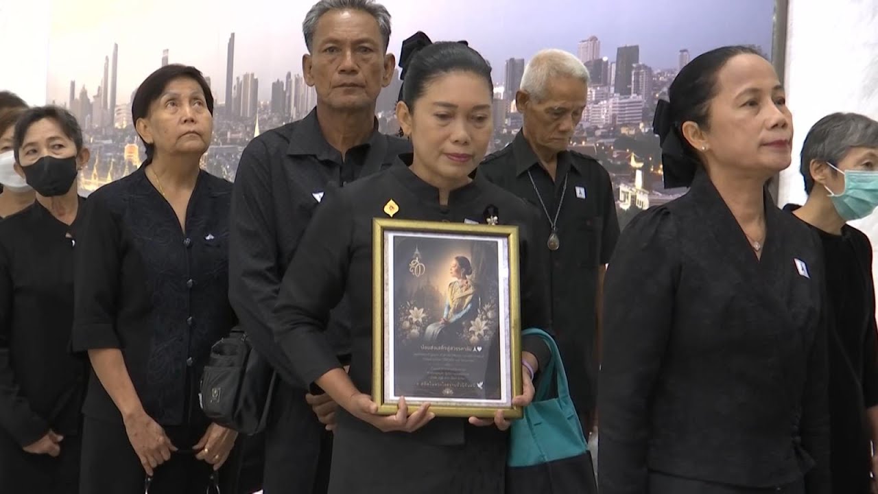 ปชช.ถวายสักการะเบื้องหน้าพระรูปเจ้าฟ้าพัชรกิติย?