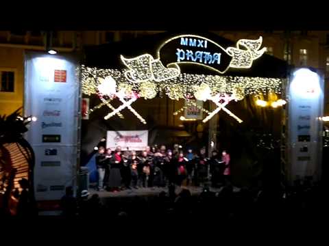 Sbor Vlastimil - Vánoční - Staroměstské náměstí Praha - 2011-12-03 - 04 - Zvěstujem..