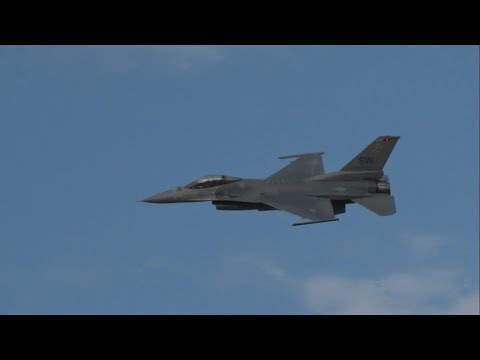 EAA AirVenture 2018 - F-16CJ Fighting Falcon Demonstration