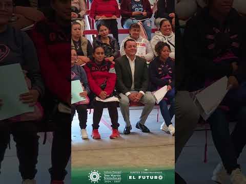 El presidente municipal Juan Manuel Alonso acompañó a la entrega de becas del programa Rita Cetina.