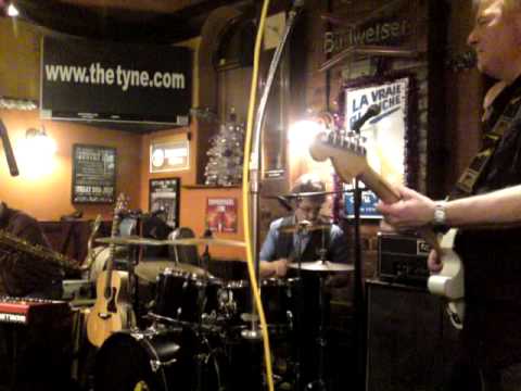 ARCHIE BROWN AND THE YOUNG BUCKS - PEACE, LOVE AND UNDERSTANDING @ the tyne bar, ouseburn 2.1.11.MP4