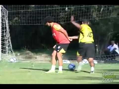 Adriano dribble incroyable......wowwww