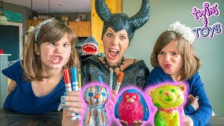 Maleficent&#39;s 3 Marker Squishies Challenge with Twins Kate and Lilly!