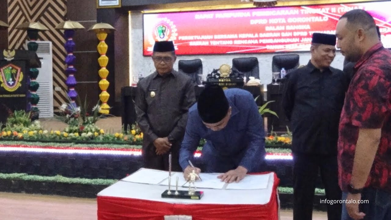 Gelar Paripurna, DPRD Kota Gorontalo bersama Pj. Walikota, Tandatangani Pertanggungjawaban APBD 2023