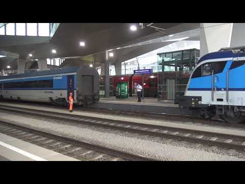 2020 - AT - ÖBB Taurus 1216 249-3 loco being coupled to a CD Railjet in Wien Hbf
