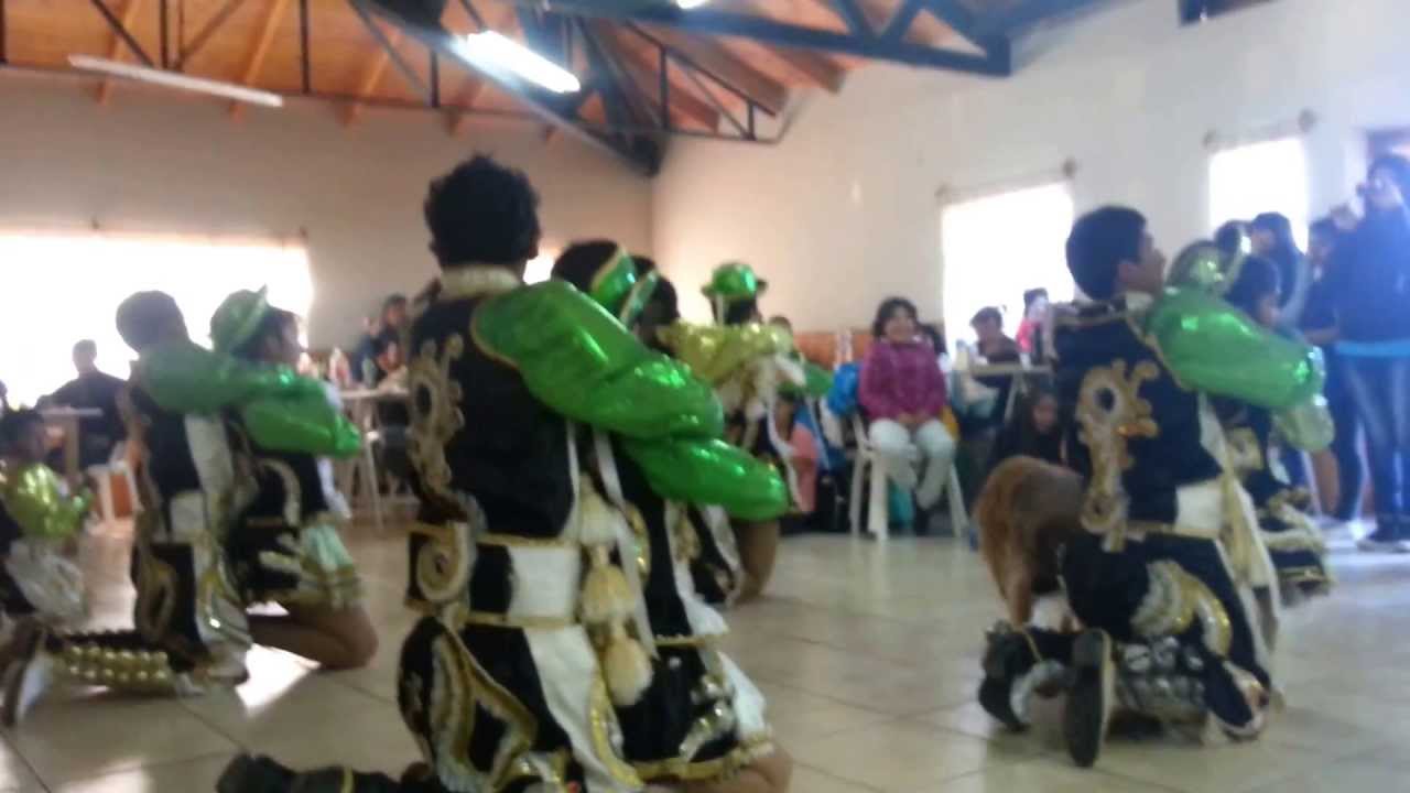 El grupo 'Raíces Andinas' baila caporales