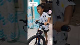 Download lagu ARSA NAIK SEPEDA DALEM RUMAH🤣 #shorts #trending #arsacool mp3