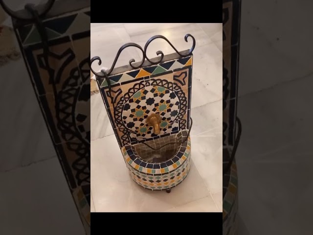 Vídeo relacionado con Imán Decorativo de Málaga | Diseño Exclusivo de Sardinas en Mosaico | Recuerdo de Andalucía Estilo Azulejo | Souvenir Español para Nevera y Cocina | Regalo Original