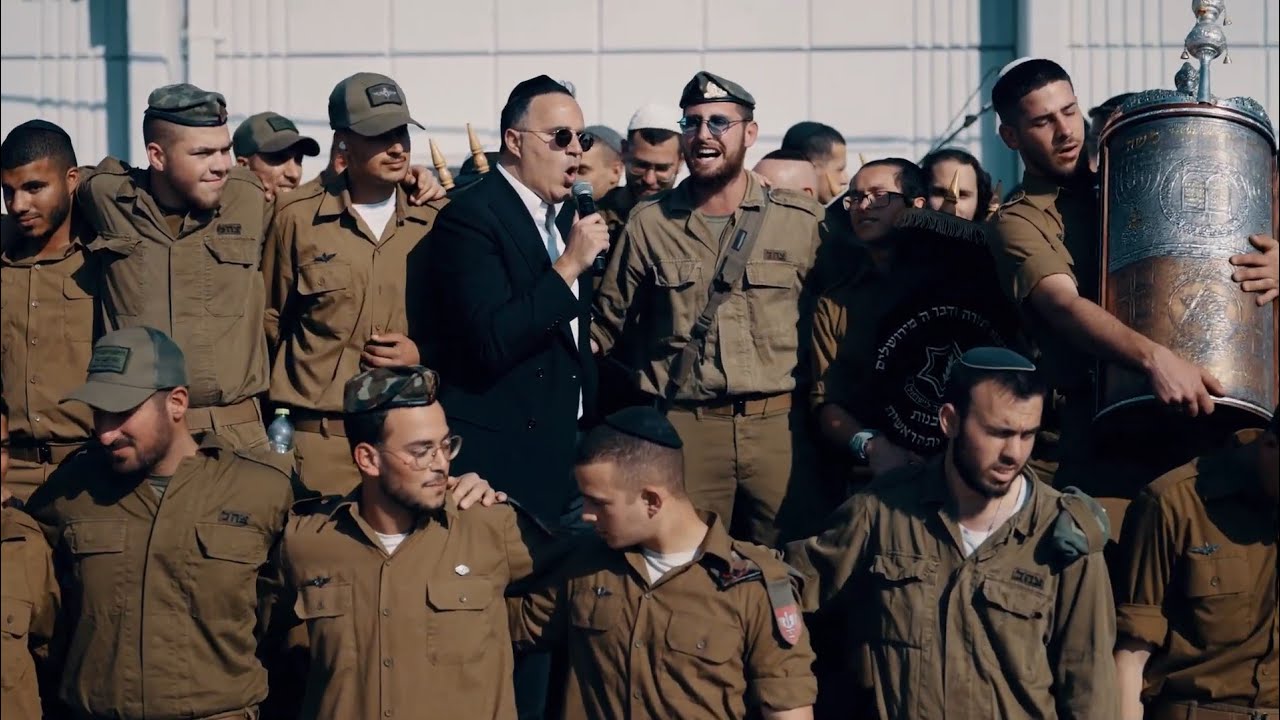 מי שברך - יעקב שוואקי עם צל"ש והחיילים | Yakov Shwekey Performs at IDF Base