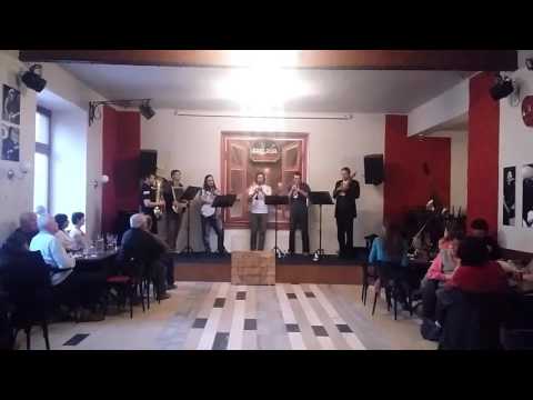 ApenDixi - ApenDixi - Entertainer