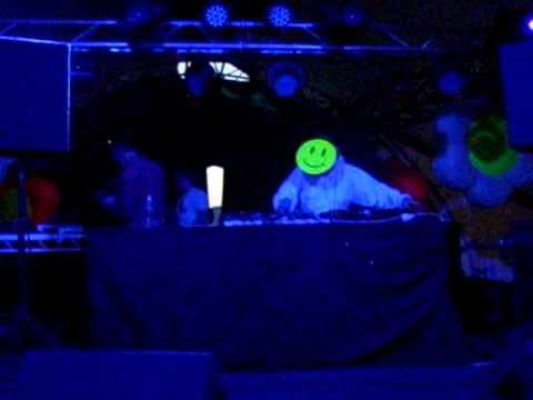 Tom Middleton 'Old School Rave Set' - Glastonbury Festival 2009 - 'G' Stage