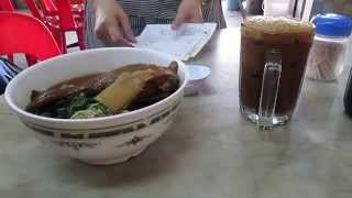 preview picture of video 'Duck Drumstick Soup Noodles, Pun Chun Restaurant, Bidor, Perak'