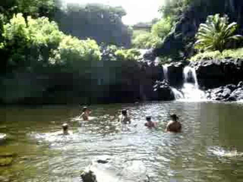 Cliff Diving Seven Sacred Pool Hana Mauï