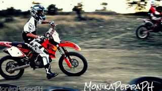 preview picture of video 'Velocità, Fango e Gloria... This is Motocross.'