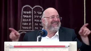 מהי ההוכחה הגדולה ביותר שהפרנסה היא משמים? 💰💰 הרב ברוך רוזנבלום בסיפור מצחיק ומחזק (קו ההלכה הספרדי) - התמונה מוצגת ישירות מתוך אתר האינטרנט יוטיוב. זכויות היוצרים בתמונה שייכות ליוצרה. קישור קרדיט למקור התוכן נמצא בתוך דף הסרטון