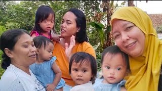 DAILY LIFE OF HOUSEWIVES & CHILDREN, FUN CHATS WITH THE NEIGHBORS