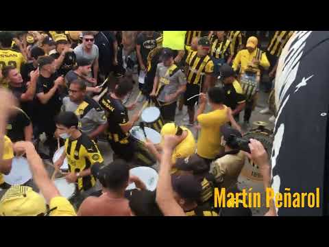 "Entrada de la Percusión - Hinchada De Peñarol (vs naciomal) Clásico de Verano" Barra: Barra Amsterdam • Club: Peñarol