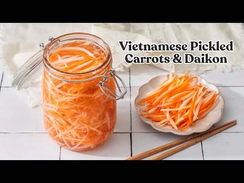 How to make: Đồ chua (Vietnamese Pickled Carrots and Daikon)