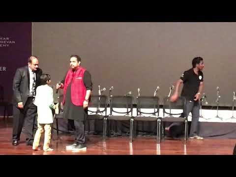 Rahul Anand receiving 1st prize from Shri. Shankar Mahadevan at Aye Dil Gaye Ja contest