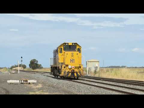 Pacific National H1 Diesel Locomotive Departs Gheringhap Loop (8/12/2009) - PoathTV Australian Train