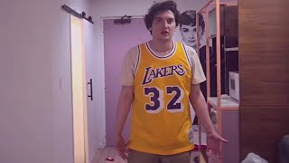 Kick Streamer Ac7ionMan has a breakdown because he can't find his phone