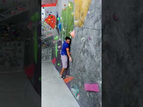 Diego Muñoz 'Pijipi' encadenando el bloque de Pablo Vizuete.