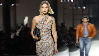 Download the video "Versace | Spring/Summer 2025 | Milan Fashion Week"