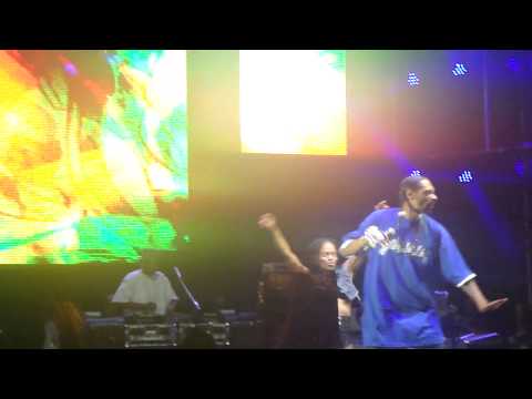 Snoop Dogg - "Jump Around/Drop It Like It's Hot/What's My Name?" @ Pacific Festival 2011