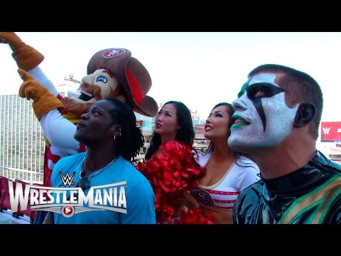 R-Truth and Stardust have a big screen “WWE 2K15” battle at Levi’s® Stadium