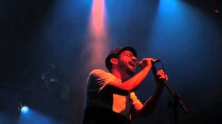 Lucas Santtana - Night time in the backyard (Brasília)