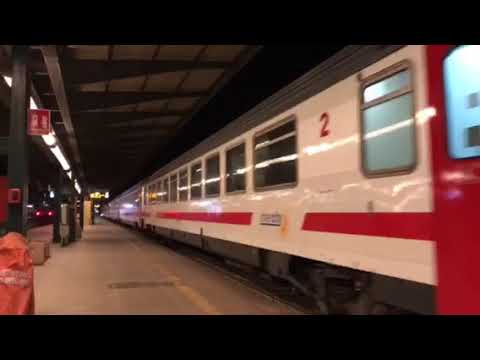 IC 705 in partenza dalla stazione di Bari centrale