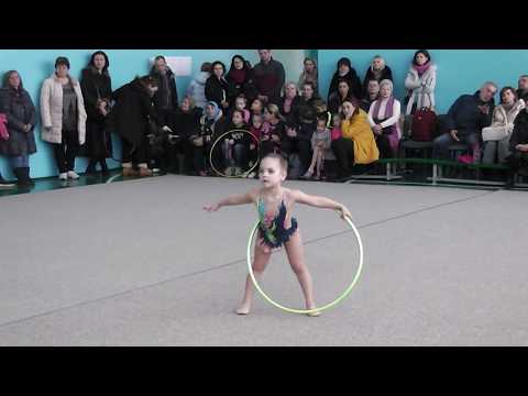 Соревнования по художественной гимнастике в с.Щасливое Теслюк Злата 2013 обруч