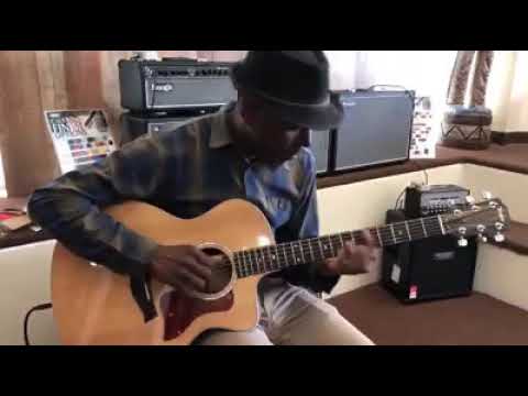 Acoustic guitarist John Fortune testing out the Rosette 1x10 at Mesa Boogie Hollywood