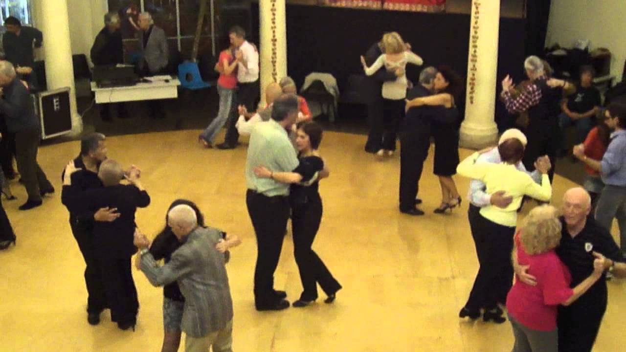 Elsa yJulio Duplaa presentan su milonga en el 25 de Mayo.MP4